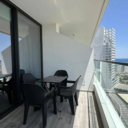 Grand Sapphire Luxury Residences 1 By Myguest Cyprus Lägenhet *