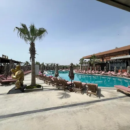 Grand Sapphire Luxury Residences 1 By Myguest Cyprus *